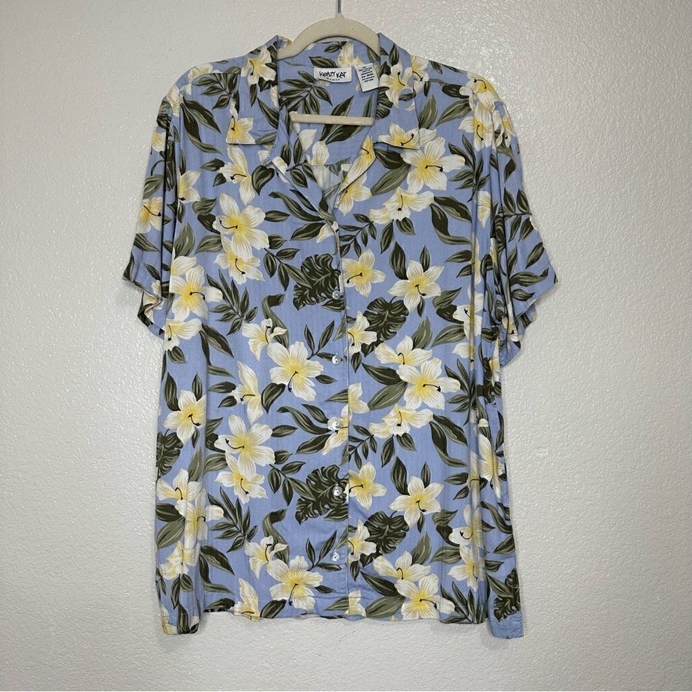 Krazy Kat Woman Floral Hawaiian Button Down Shirt